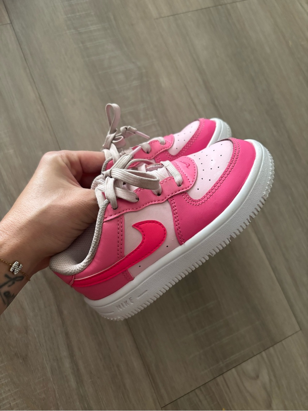 Nike Kids' Pink and White Low-Top Sneakers 9c euc Super light